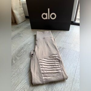 Alo Yoga Leggings Taupe/ Beige / Cream Size XS